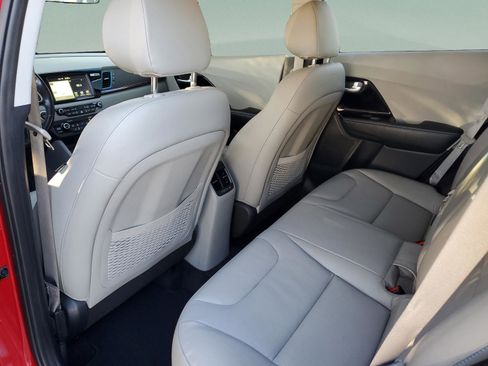 Certified 2017 Kia Niro Touring image 10