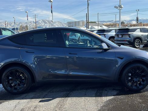 Used 2023 Tesla Model Y Long Range AWD/4WD image 4