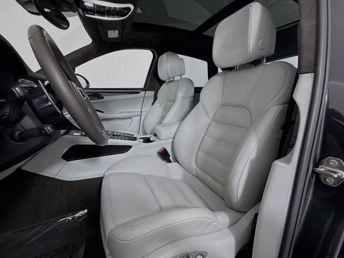 Used 2018 Porsche Macan Turbo image 5