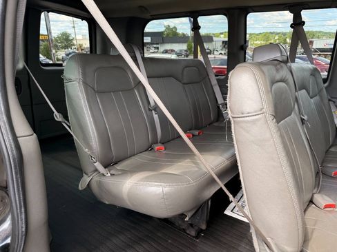 Used 2010 GMC Savana 1500 LS RWD image 40