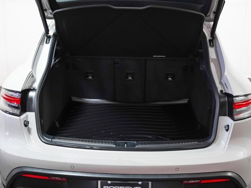 Certified 2022 Porsche Macan S w/ Premium Package Plus image 28