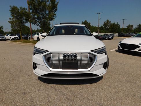 Used 2021 Audi e-tron Premium Plus w/ Premium Plus Package AWD/4WD image 3