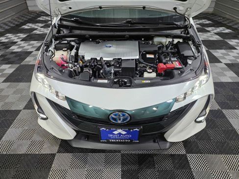 Used 2018 Toyota Prius Prime Advanced image 40