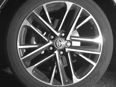 Used 2025 Toyota Camry XLE image 10