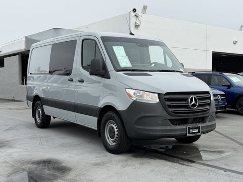 Used 2024 Mercedes-Benz Sprinter 2500 image 2