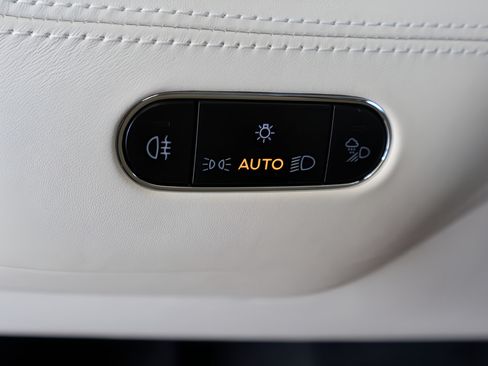 Used 2024 Bentley Bentayga AWD/4WD image 22