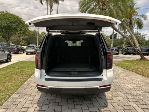 Used 2026 Chevrolet Suburban LS RWD image 28