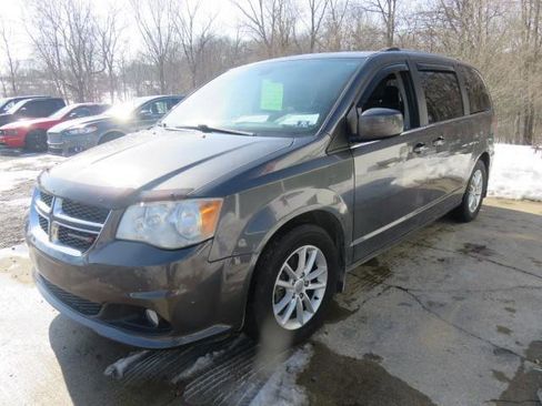Used 2019 Dodge Grand Caravan SXT image 3