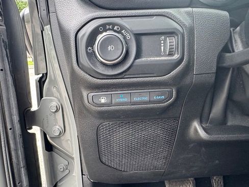 Used 2023 Jeep Wrangler Unlimited Sahara w/ Cold Weather Group AWD/4WD image 19