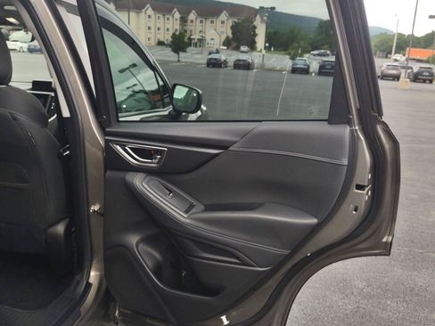 Used 2021 Subaru Forester Premium AWD/4WD image 32