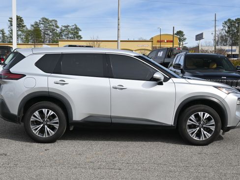 Used 2021 Nissan Rogue SV image 16
