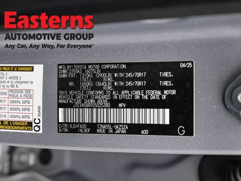 Used 2025 Toyota 4Runner SR5 AWD/4WD image 35