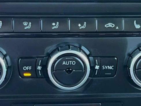 Used 2014 Volkswagen Beetle TDI FWD image 27