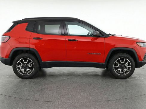 Used 2025 Jeep Compass Trailhawk image 11