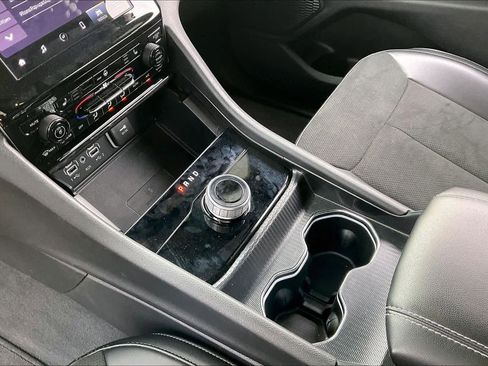 Used 2025 Jeep Grand Cherokee L Altitude image 15