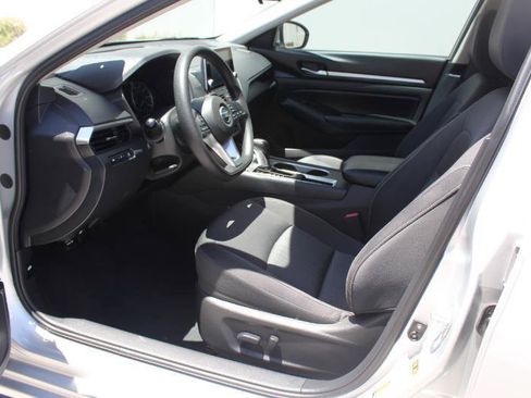 Used 2022 Nissan Altima 2.5 SV FWD image 9