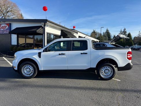 Used 2022 Ford Maverick XL image 3