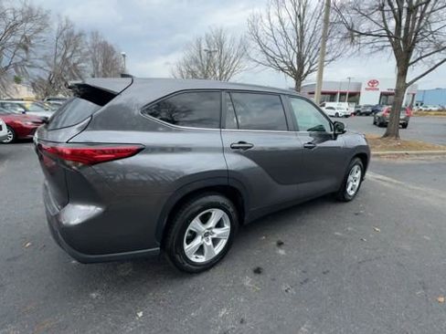 Used 2024 Toyota Highlander LE image 16