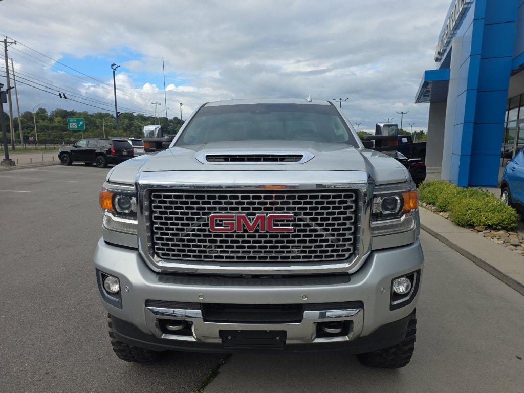 Used 2017 GMC Sierra 2500 Denali w/ Duramax Plus Package AWD/4WD image 3