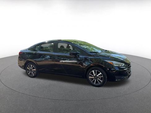 Used 2025 Nissan Versa SV image 2