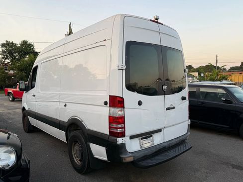 Used 2008 Dodge Sprinter 2500 image 4