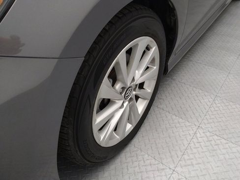 Used 2021 Toyota Camry LE FWD image 31