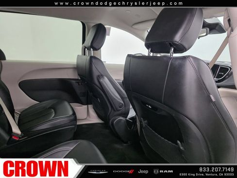 Used 2024 Chrysler Pacifica Limited FWD image 11