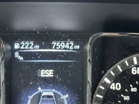 Used 2016 Nissan Titan PRO-4X w/ Pro-4x Convenience Package image 8