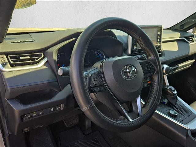 Used 2019 Toyota RAV4 XSE w/ XSE Weather Package AWD/4WD image 16