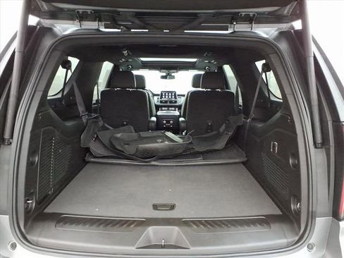 Used 2021 Chevrolet Suburban LT image 21