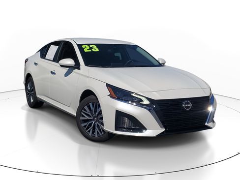 Certified 2023 Nissan Altima 2.5 SV image 1