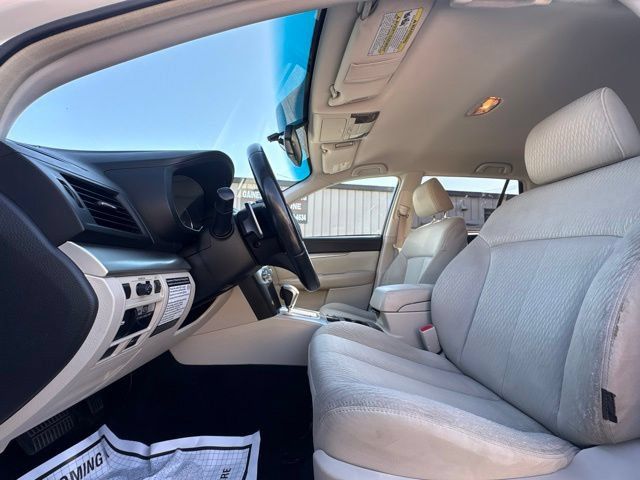 Used 2010 Subaru Outback 2.5i Premium AWD/4WD image 12