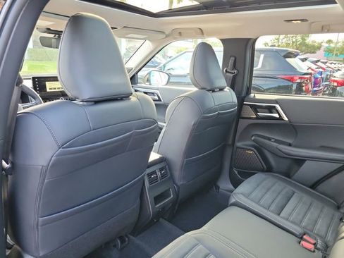 New 2026 Mitsubishi Outlander SE FWD image 15