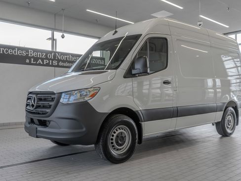 Used 2025 Mercedes-Benz Sprinter 2500 image 3