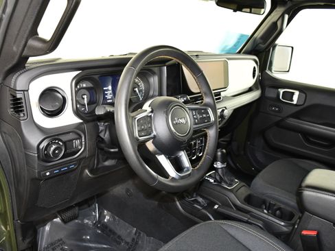 Used 2024 Jeep Wrangler Unlimited Sahara AWD/4WD image 37