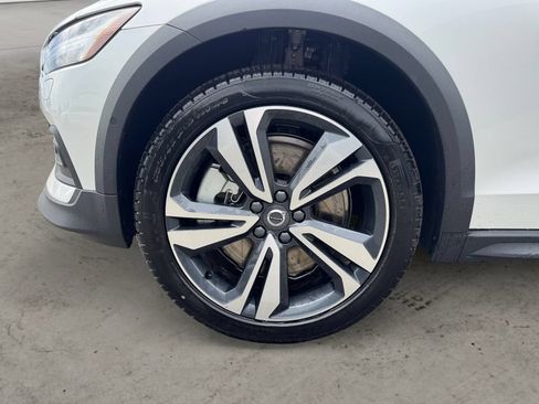 New 2026 Volvo V60 B5 Cross Country Plus w/ Climate Package AWD/4WD image 8