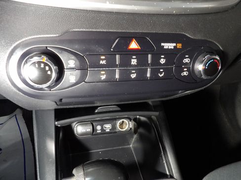 Used 2017 Kia Sorento L FWD image 13
