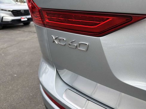 Used 2018 Volvo XC60 T5 Momentum w/ Advanced Package image 18