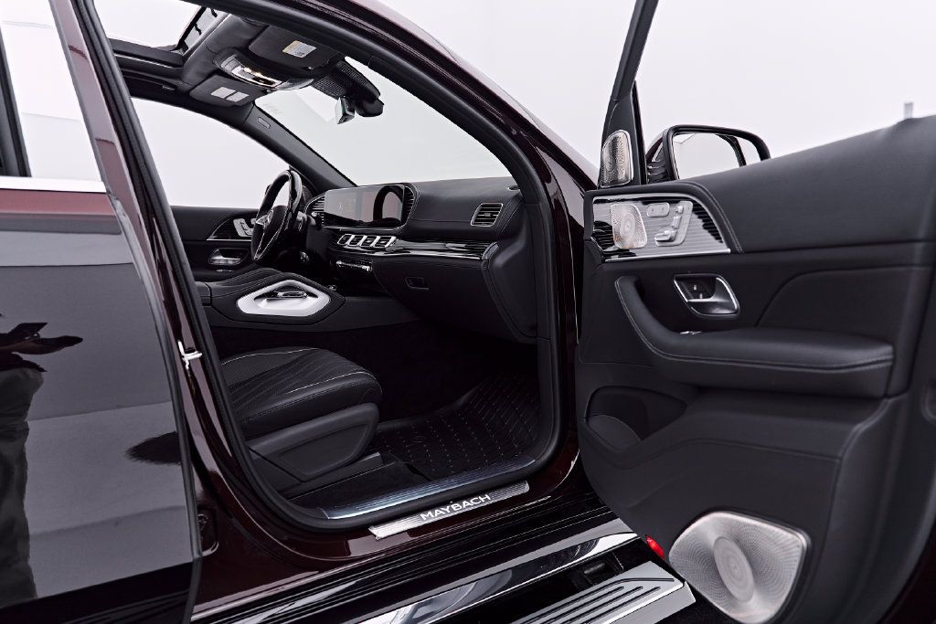 Used 2024 Mercedes-Benz Maybach GLS 600 4MATIC image 31