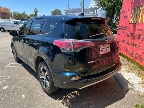 Used 2018 Toyota RAV4 XLE image 5