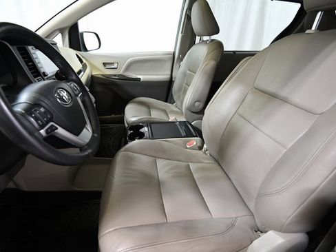 Used 2018 Toyota Sienna XLE Premium image 8