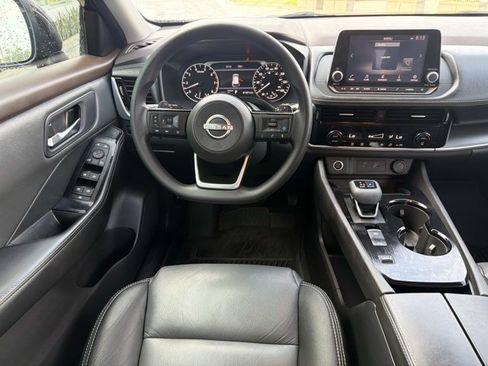 Used 2022 Nissan Rogue SV FWD image 25