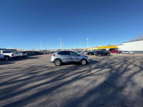 Used 2022 Ford Edge Titanium w/ Equipment Group 301A image 9