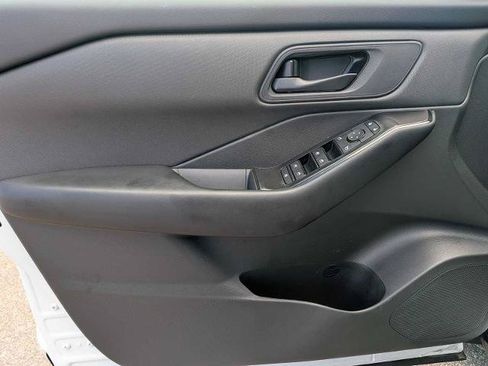 Used 2025 Nissan Rogue S AWD/4WD image 15