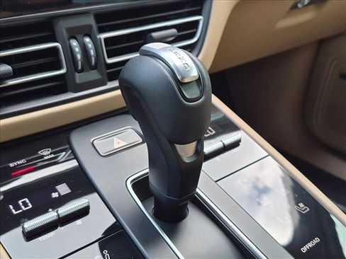 Used 2022 Porsche Macan AWD/4WD image 12