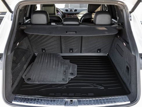 Used 2022 Porsche Cayenne Platinum Edition image 30