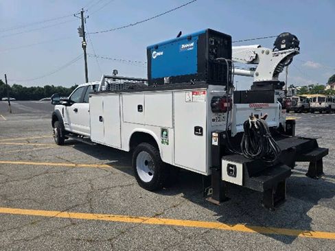 Used 2022 Ford F550 4x4 Crew Cab Super Duty w/ Power Equipment Group image 7