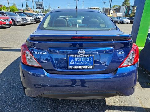 Used 2018 Nissan Versa SV FWD image 4