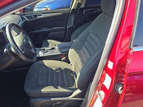 Used 2019 Ford Fusion SE FWD image 4
