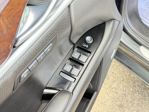 Used 2013 Cadillac XTS Premium image 18